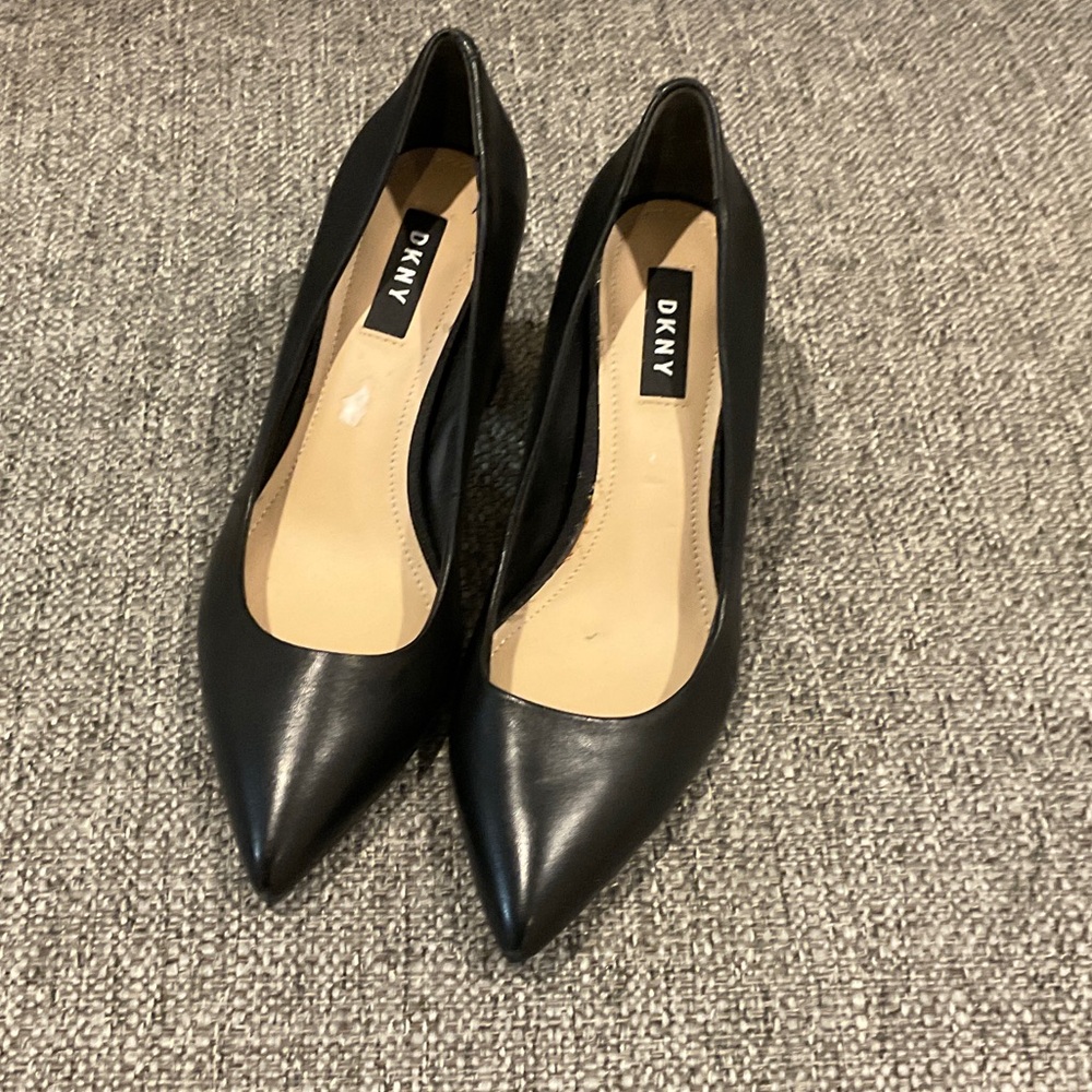 DKNY Women’s Black Leather Block Heels Size 7 Silver Logo on Heels - Picture 2 of 11